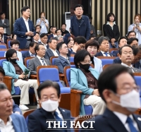  '공개토론' 요구 신동근-설훈에 심각해진 지도부 [TF사진관]