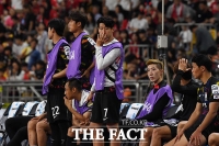  '아쉬운 패배' 침묵하는 손흥민과 선수들 [포토]