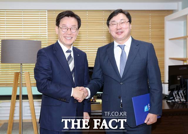 대법원이 이화영 전 경기도 평화부지사의 뇌물 혐의 등 대북송금 사건 선고일을 대선 직후인 다음 달 5일로 정했다. 2심 선고 후 5개월여 만으로 이례적이라고 볼 수는 없지만 비교적 빠른 속도다. /더팩트 DB
